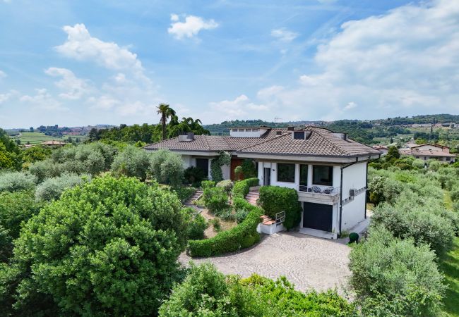 Villa a Puegnago sul Garda - L.A. Hills Luxury Loft Villa a Puegnago sul Garda - L.A. Hills Luxury Loft