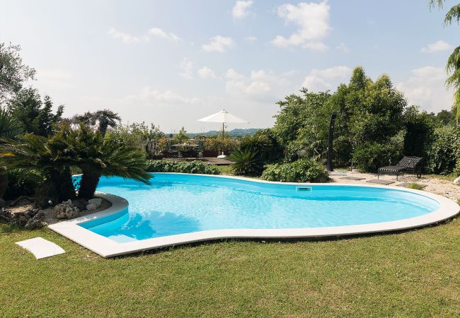 Villa a Puegnago sul Garda - L.A. Hills Luxury Loft Villa a Puegnago sul Garda - L.A. Hills Luxury Loft