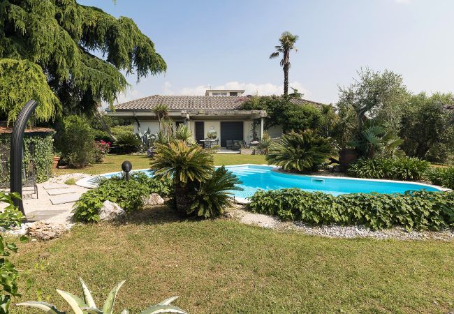 Villa a Puegnago sul Garda - L.A. Hills Luxury Loft Villa a Puegnago sul Garda - L.A. Hills Luxury Loft