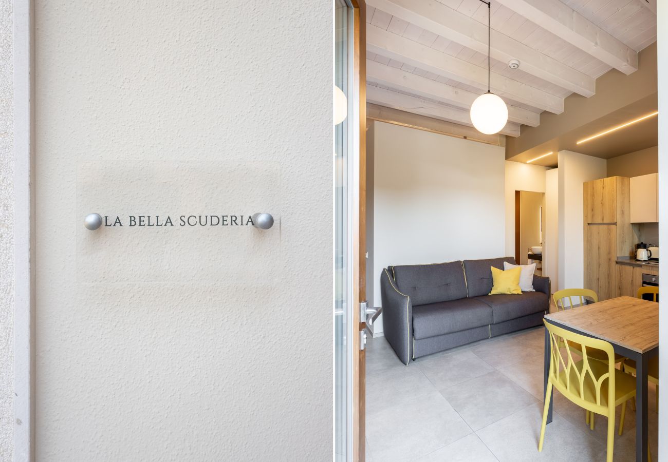 Residence a San Felice del Benaco - Palazzo Trevignane - La Bella Scuderia