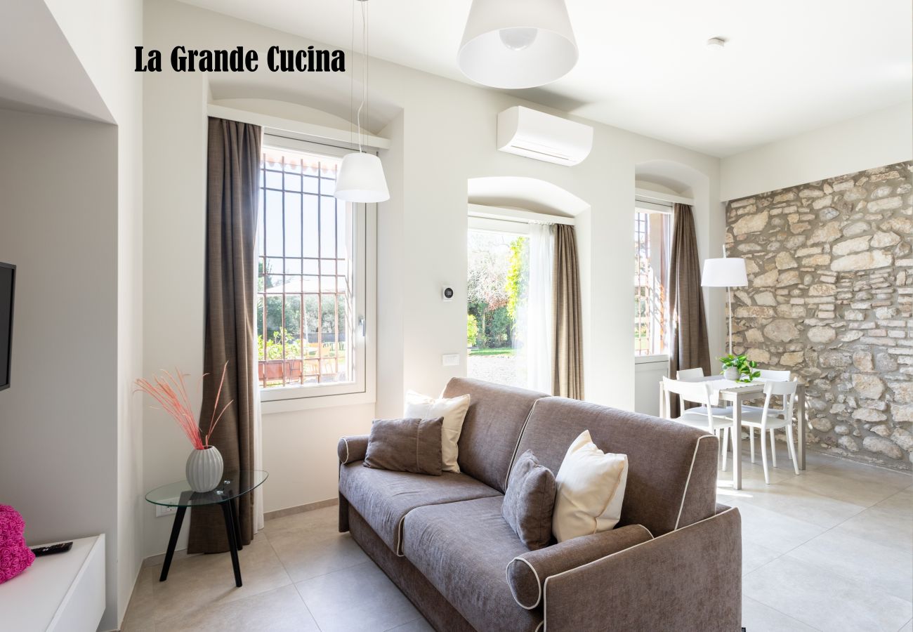 Residence a San Felice del Benaco - Palazzo Trevignane - La Bella Scuderia
