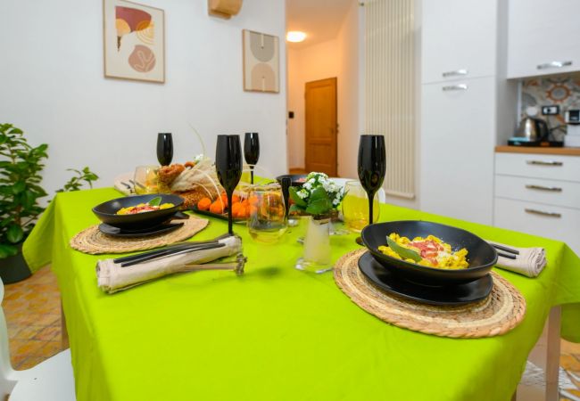 Ferienwohnung in Desenzano del Garda - 001 - LET IT BE A DREAM - RENOVATION 2025 Ferienwohnung in Desenzano del Garda - 001 - LET IT BE A DREAM - RENOVATION 2025