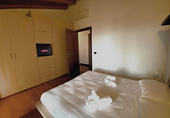 Ferienwohnung in Desenzano del Garda - 16 PARADISE LAKE VIEW WITH 5 SWIMMING POOL Ferienwohnung in Desenzano del Garda - 16 PARADISE LAKE VIEW WITH 5 SWIMMING POOL