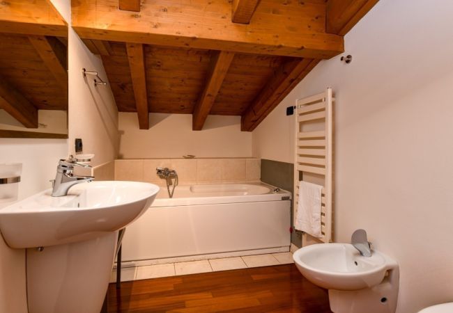 Ferienwohnung in Desenzano del Garda - 16 PARADISE LAKE VIEW WITH 5 SWIMMING POOL Ferienwohnung in Desenzano del Garda - 16 PARADISE LAKE VIEW WITH 5 SWIMMING POOL