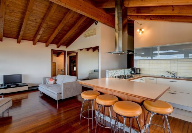 Ferienwohnung in Desenzano del Garda - 16 PARADISE LAKE VIEW WITH 5 SWIMMING POOL Ferienwohnung in Desenzano del Garda - 16 PARADISE LAKE VIEW WITH 5 SWIMMING POOL