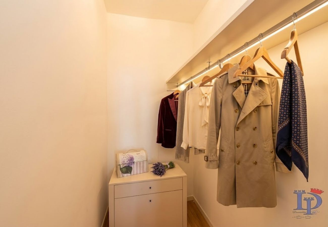 Ferienwohnung in Sirmione - 74 Desenzanoloft Eden LAKE VIEW AND PRIVATE BEACH