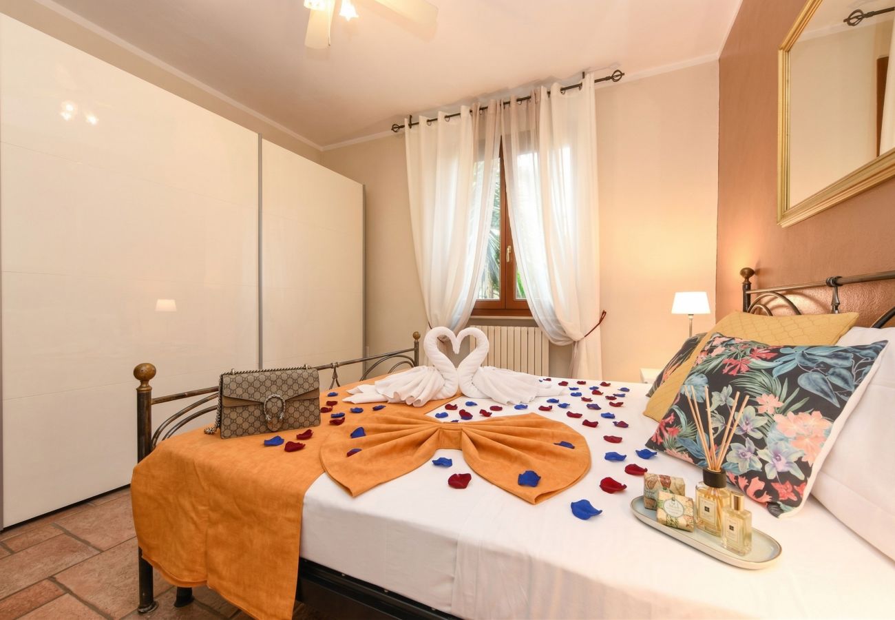 Ferienwohnung in Desenzano del Garda - 45 - Garden and Pool in Desenzano centrum