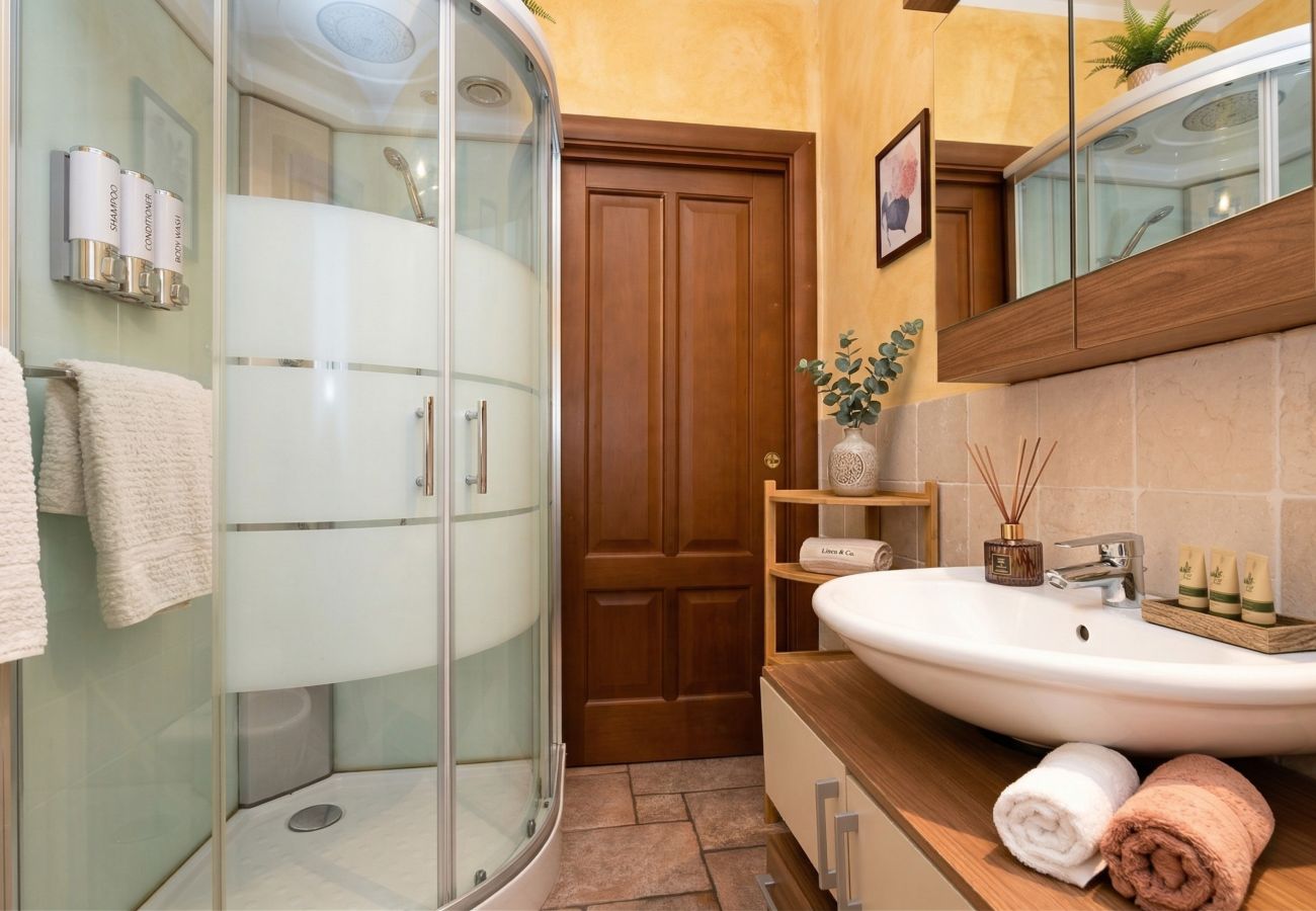 Ferienwohnung in Desenzano del Garda - 45 - Garden and Pool in Desenzano centrum