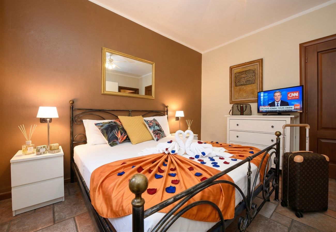 Ferienwohnung in Desenzano del Garda - 45 - Garden and Pool in Desenzano centrum