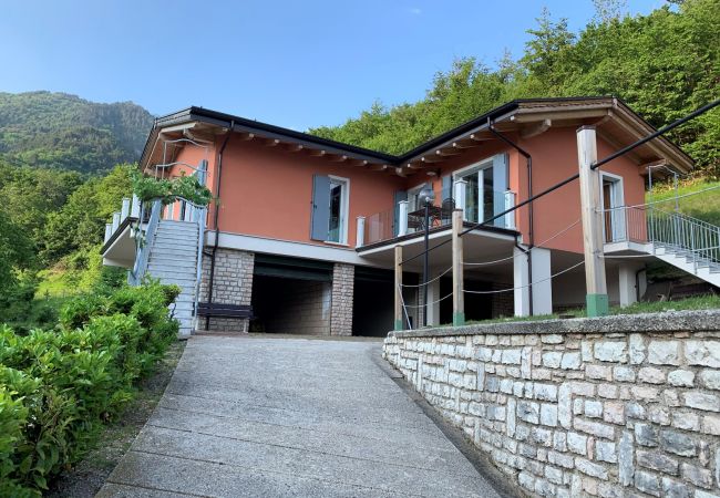 Ferienwohnung in Tignale - Piccolo Ragno Anna Ferienwohnung in Tignale - Piccolo Ragno Anna