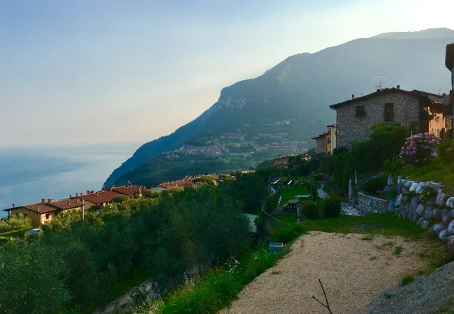 Ferienwohnung in Tignale - Riel 2 by Garda FeWo Ferienwohnung in Tignale - Riel 2 by Garda FeWo