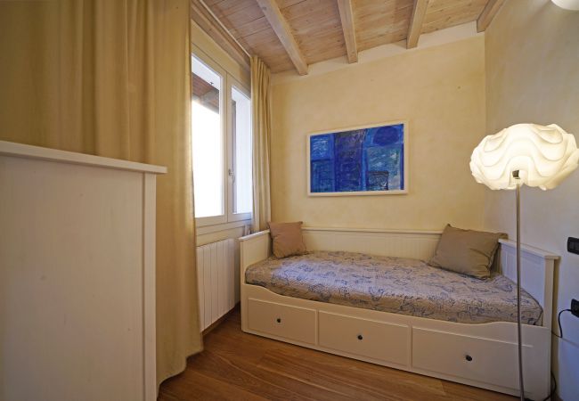 Ferienwohnung in Salò - L'Orologio by Garda FeWo Ferienwohnung in Salò - L'Orologio by Garda FeWo