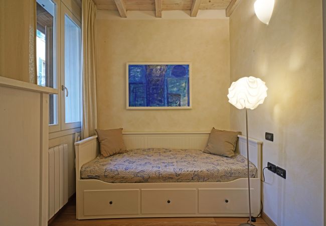 Ferienwohnung in Salò - L'Orologio by Garda FeWo Ferienwohnung in Salò - L'Orologio by Garda FeWo