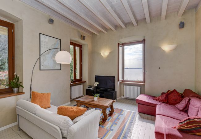 Villa in Gardone Riviera - Villa Magnolia a Lago by Garda FeWo Villa in Gardone Riviera - Villa Magnolia a Lago by Garda FeWo