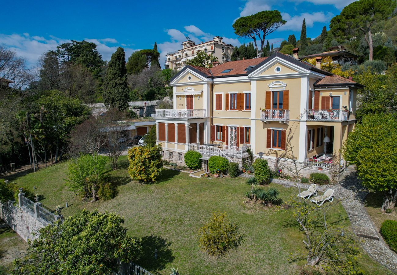 Villa in Gardone Riviera - Villa Magnolia a Lago by Garda FeWo