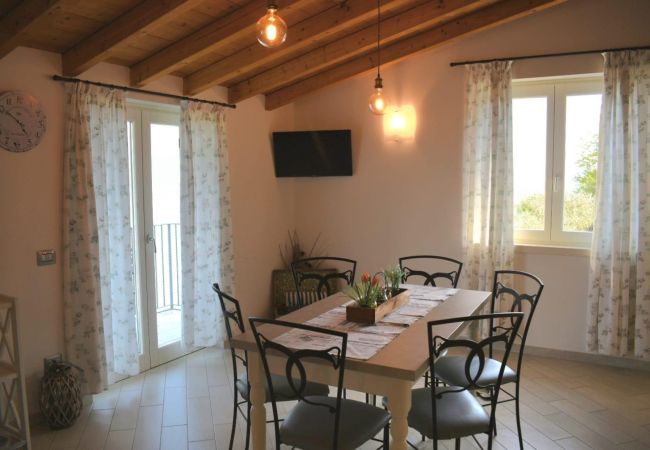 Ferienwohnung in Tignale - .melograno by Garda FeWo Ferienwohnung in Tignale - .melograno by Garda FeWo