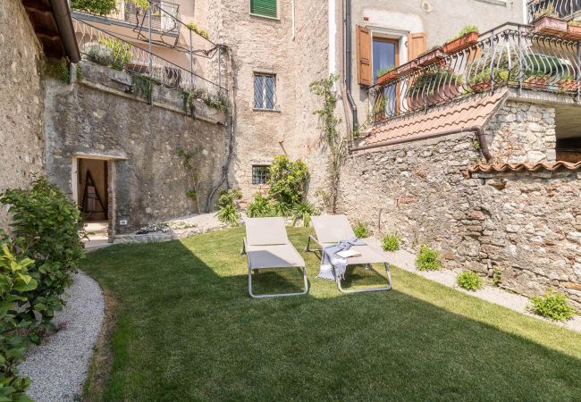Ferienwohnung in Tignale - Rustico Minichètto - La Vigna by Garda FeWo Ferienwohnung in Tignale - Rustico Minichètto - La Vigna by Garda FeWo