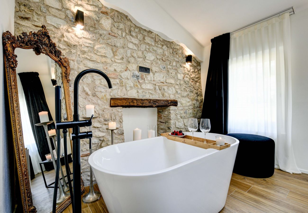 Ferienwohnung in Tignale - Il Vicolo Suite Apartments - La Piazzetta by Garda