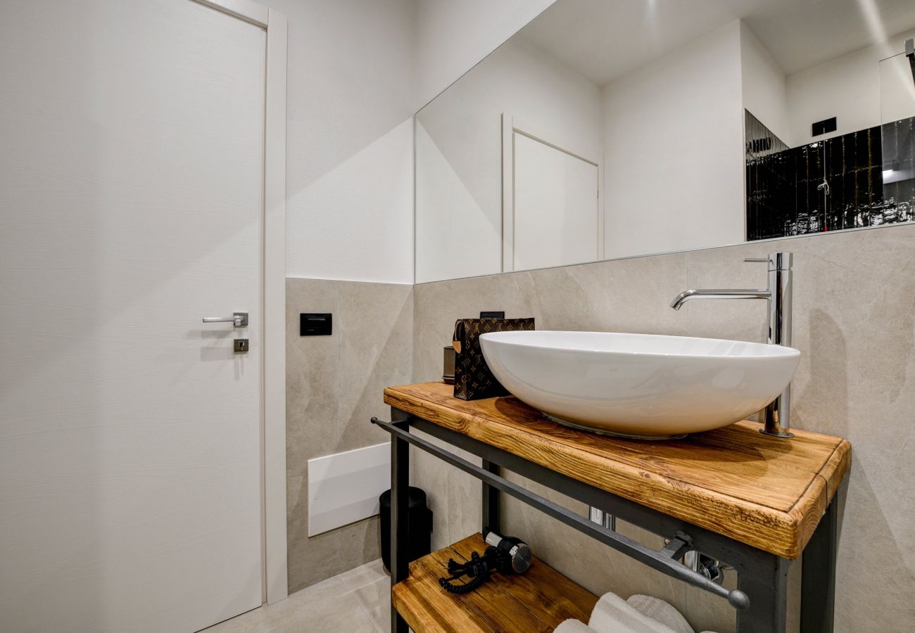 Ferienwohnung in Tignale - Il Vicolo Suite Apartments - La Piazzetta by Garda