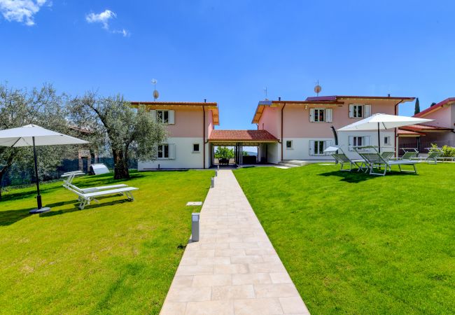 Villa in Toscolano-Maderno - Le Casette - Leccino by Garda FeWo Villa in Toscolano-Maderno - Le Casette - Leccino by Garda FeWo