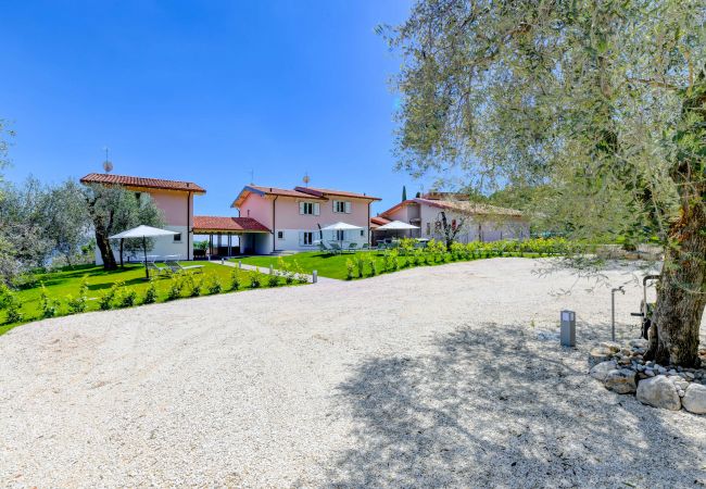 Villa in Toscolano-Maderno - Le Casette - Leccino by Garda FeWo Villa in Toscolano-Maderno - Le Casette - Leccino by Garda FeWo