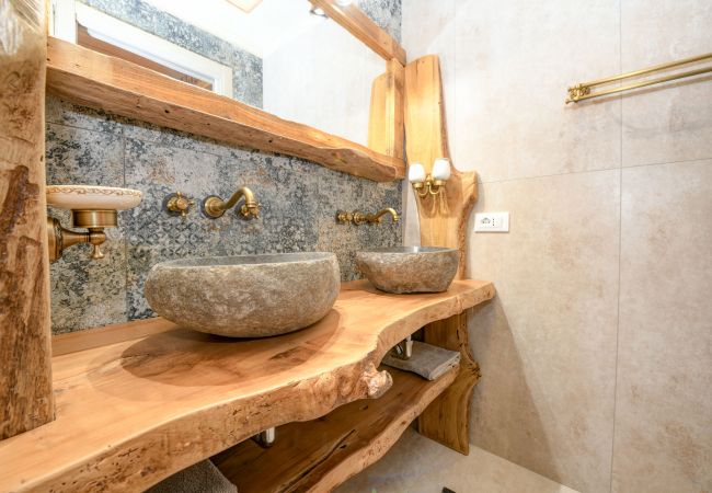 Ferienwohnung in Tignale - Regina - adults only apartment Ferienwohnung in Tignale - Regina - adults only apartment
