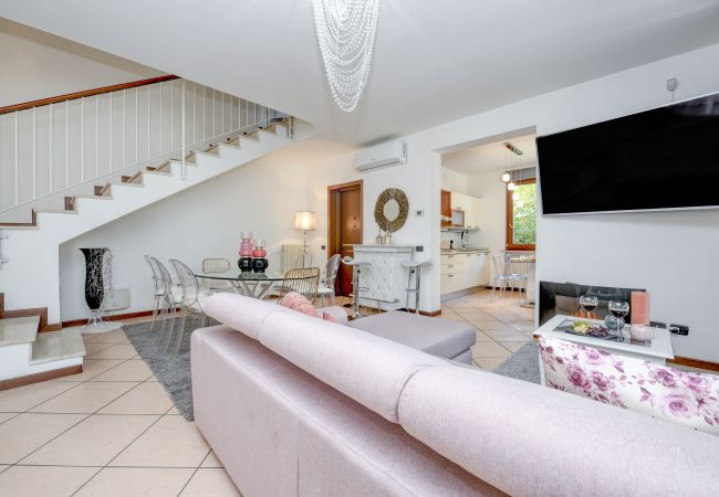 Villa in Desenzano del Garda - 20- LUXURYSUITE WITH JACUZZI AND GARDEN Villa in Desenzano del Garda - 20- LUXURYSUITE WITH JACUZZI AND GARDEN