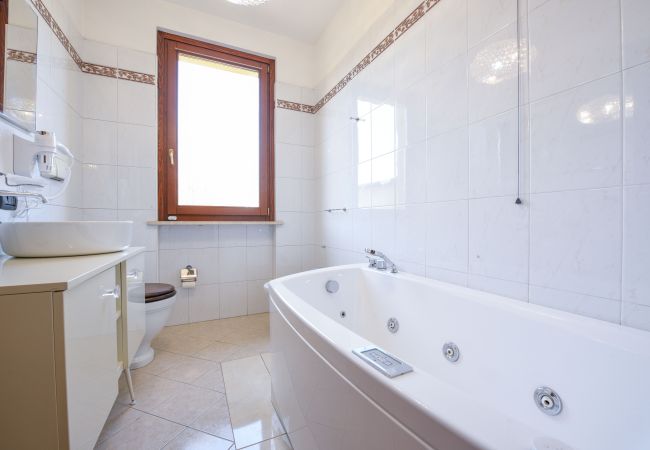 Villa in Desenzano del Garda - 20- LUXURYSUITE WITH JACUZZI AND GARDEN Villa in Desenzano del Garda - 20- LUXURYSUITE WITH JACUZZI AND GARDEN