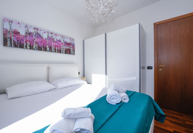 Villa in Desenzano del Garda - 20- LUXURYSUITE WITH JACUZZI AND GARDEN Villa in Desenzano del Garda - 20- LUXURYSUITE WITH JACUZZI AND GARDEN