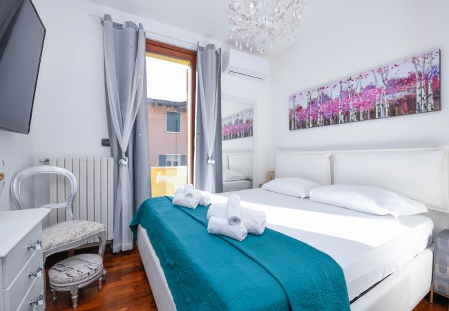 Villa in Desenzano del Garda - 20- LUXURYSUITE WITH JACUZZI AND GARDEN Villa in Desenzano del Garda - 20- LUXURYSUITE WITH JACUZZI AND GARDEN