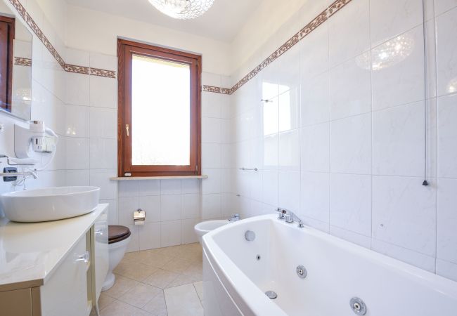 Villa in Desenzano del Garda - 20- LUXURYSUITE WITH JACUZZI AND GARDEN Villa in Desenzano del Garda - 20- LUXURYSUITE WITH JACUZZI AND GARDEN