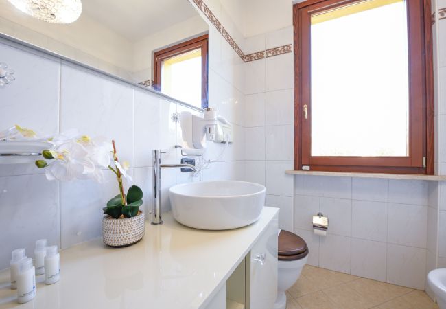 Villa in Desenzano del Garda - 20- LUXURYSUITE WITH JACUZZI AND GARDEN Villa in Desenzano del Garda - 20- LUXURYSUITE WITH JACUZZI AND GARDEN