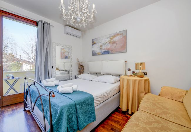 Villa in Desenzano del Garda - 20- LUXURYSUITE WITH JACUZZI AND GARDEN Villa in Desenzano del Garda - 20- LUXURYSUITE WITH JACUZZI AND GARDEN