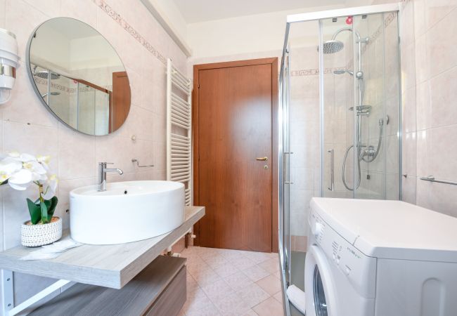 Villa in Desenzano del Garda - 20- LUXURYSUITE WITH JACUZZI AND GARDEN Villa in Desenzano del Garda - 20- LUXURYSUITE WITH JACUZZI AND GARDEN