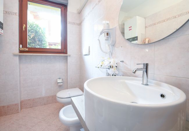 Villa in Desenzano del Garda - 20- LUXURYSUITE WITH JACUZZI AND GARDEN Villa in Desenzano del Garda - 20- LUXURYSUITE WITH JACUZZI AND GARDEN