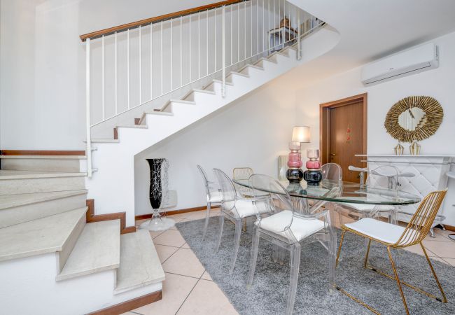 Villa in Desenzano del Garda - 20- LUXURYSUITE WITH JACUZZI AND GARDEN Villa in Desenzano del Garda - 20- LUXURYSUITE WITH JACUZZI AND GARDEN