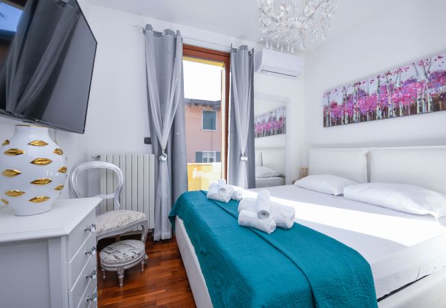 Villa in Desenzano del Garda - 20- LUXURYSUITE WITH JACUZZI AND GARDEN Villa in Desenzano del Garda - 20- LUXURYSUITE WITH JACUZZI AND GARDEN