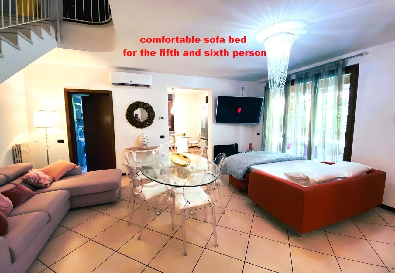Villa in Desenzano del Garda - 20- LUXURYSUITE WITH JACUZZI AND GARDEN