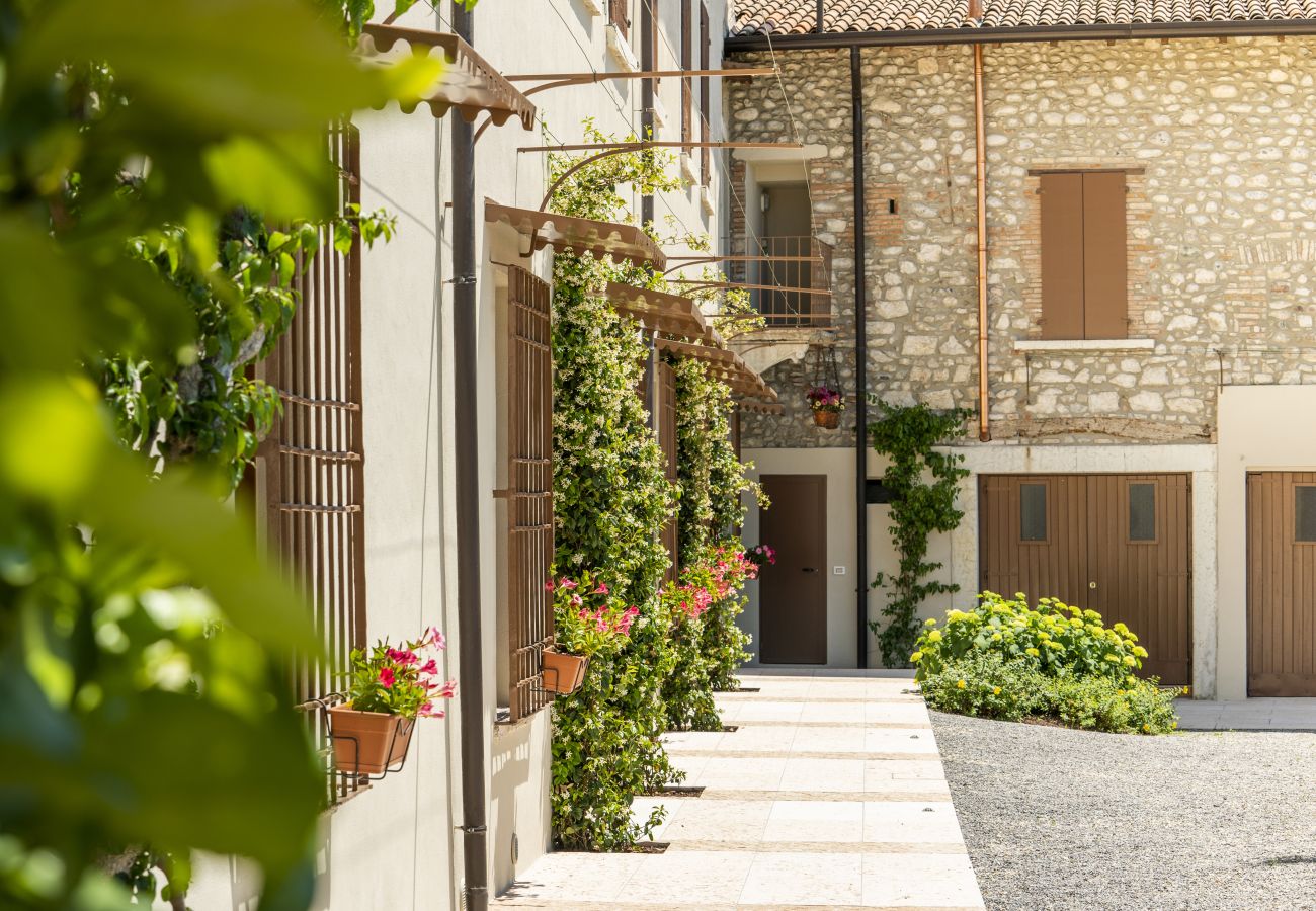 Ferienwohnung in San Felice del Benaco - Palazzo Trevignane - La Saletta Verde