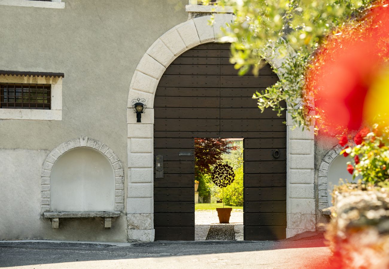Ferienwohnung in San Felice del Benaco - Palazzo Trevignane - La Grande Scuderia