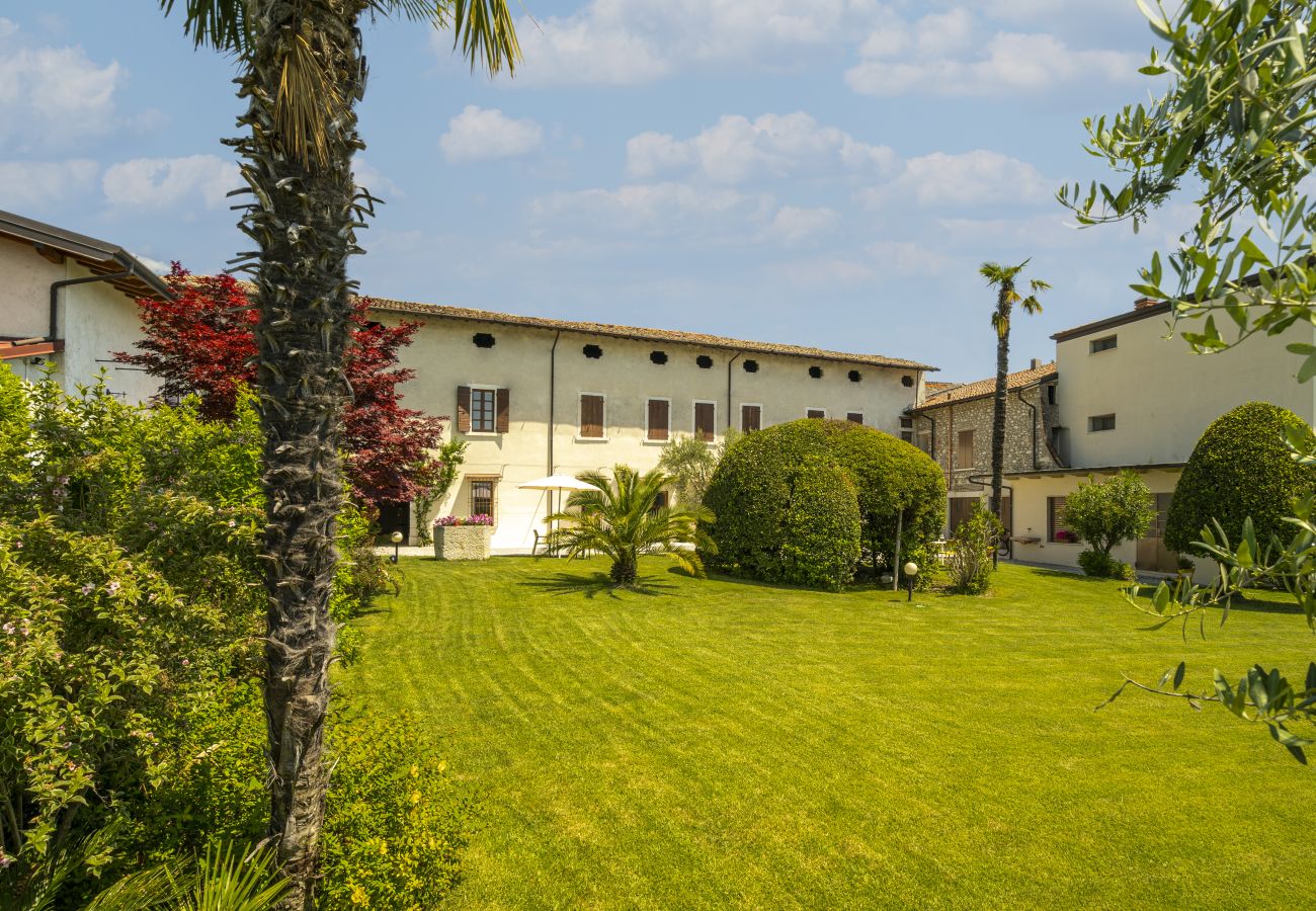 Ferienwohnung in San Felice del Benaco - Palazzo Trevignane - La Grande Scuderia