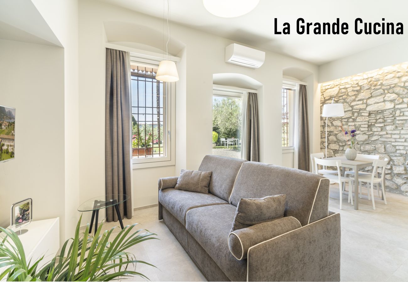 Ferienwohnung in San Felice del Benaco - Palazzo Trevignane - La Grande Scuderia