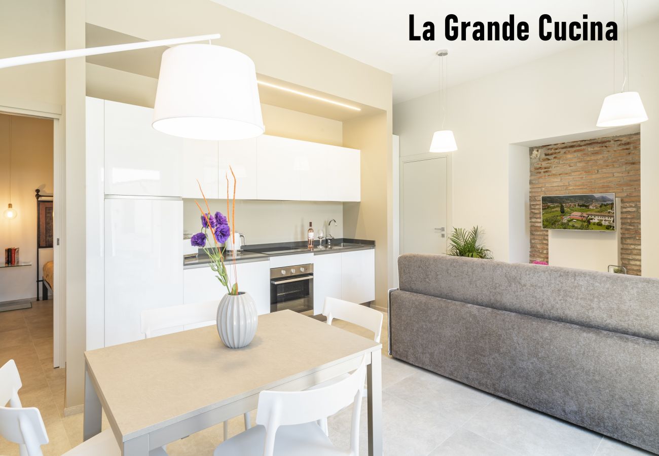 Ferienwohnung in San Felice del Benaco - Palazzo Trevignane - La Grande Scuderia