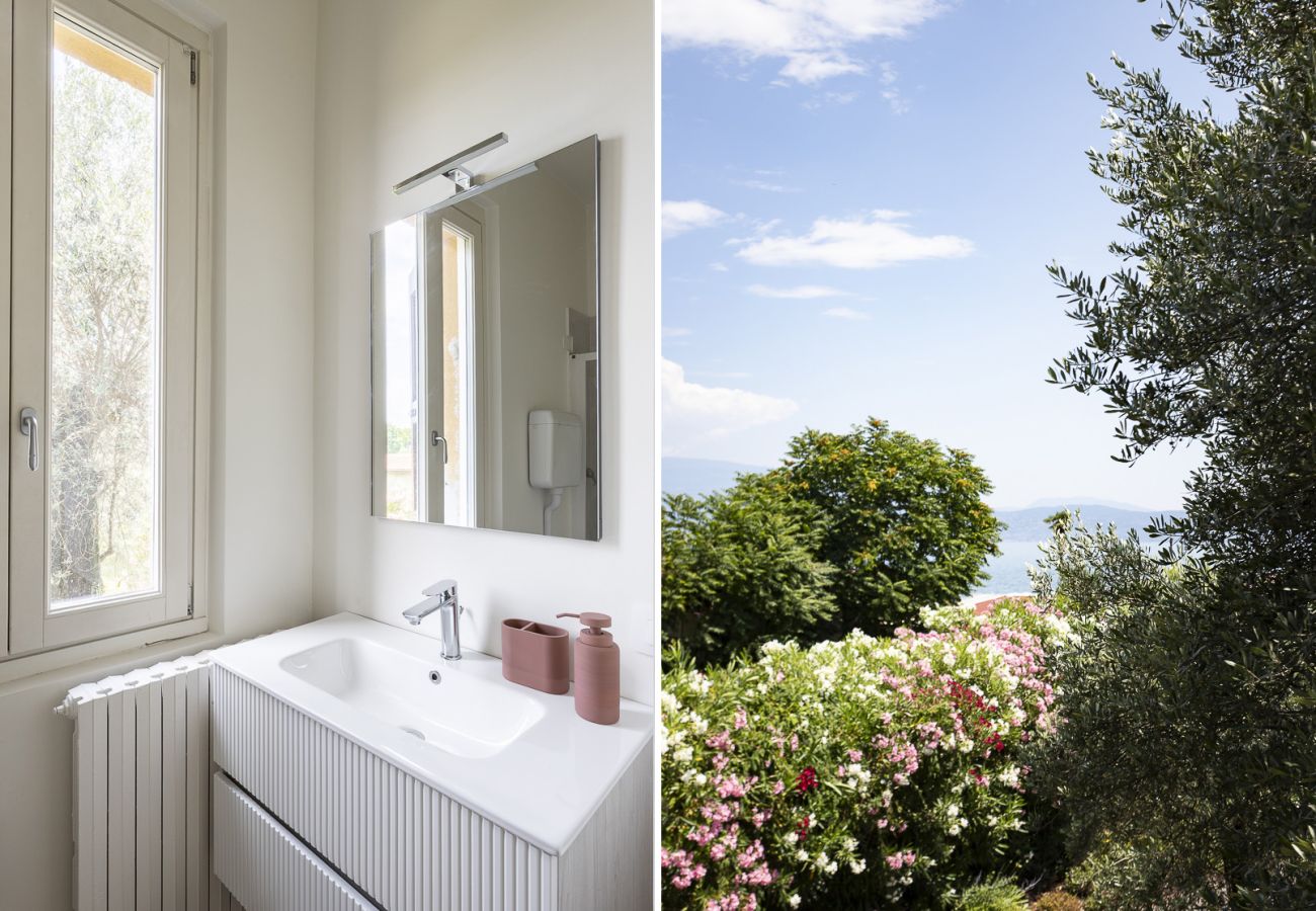 Chalet in Salò - Villetta Paradiso by Garda FeWo
