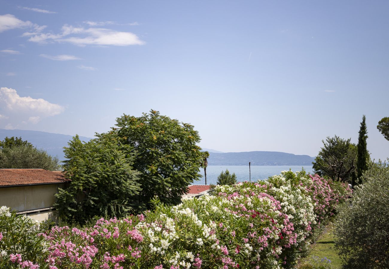 Chalet in Salò - Villetta Paradiso by Garda FeWo