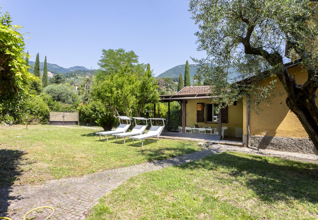 Chalet in Salò - Villetta Paradiso by Garda FeWo