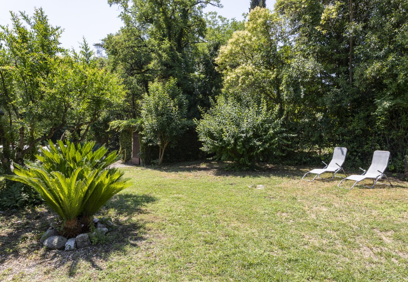 Chalet in Salò - Villetta Paradiso by Garda FeWo
