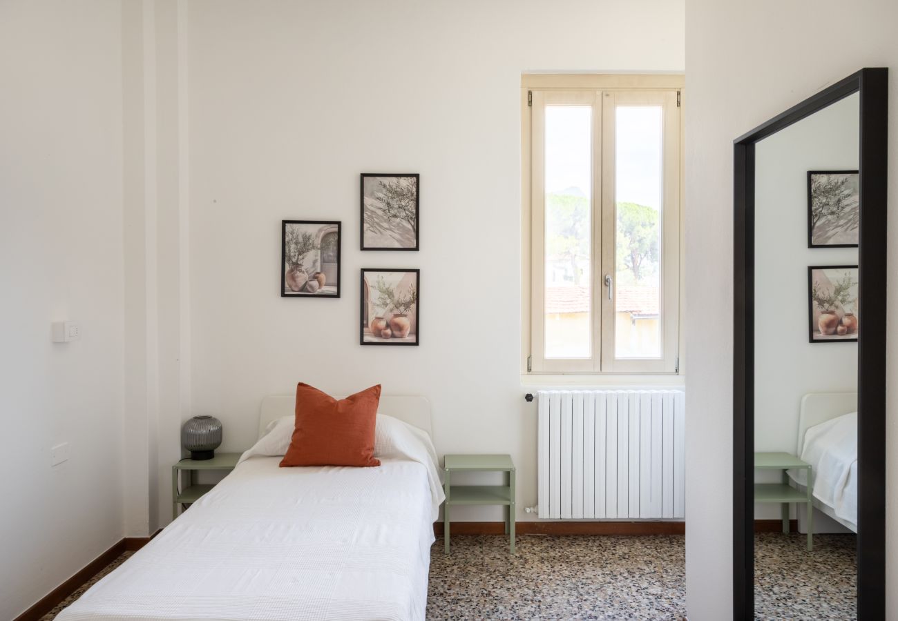 Chalet in Salò - Villetta Paradiso by Garda FeWo