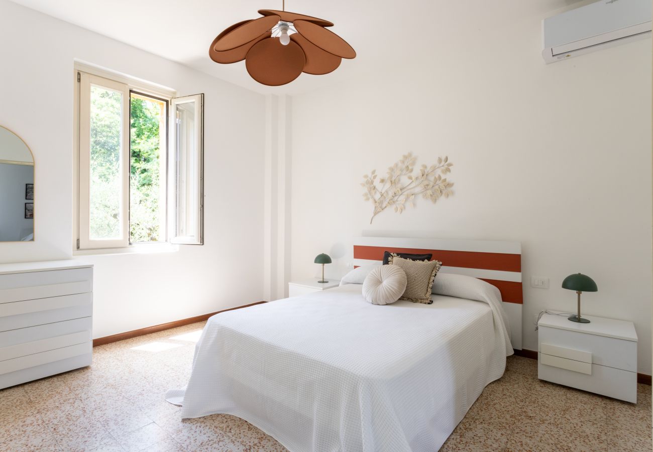 Chalet in Salò - Villetta Paradiso by Garda FeWo