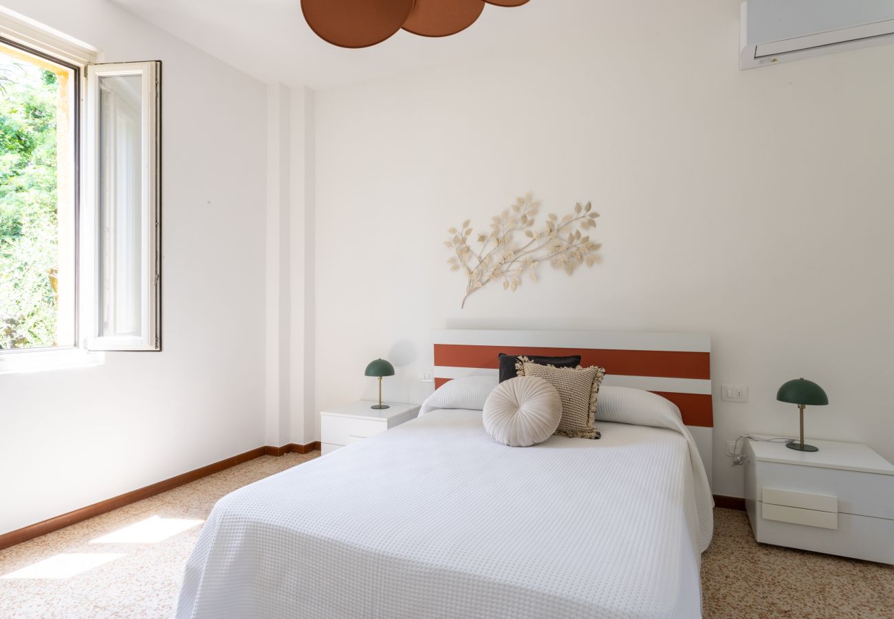 Chalet in Salò - Villetta Paradiso by Garda FeWo